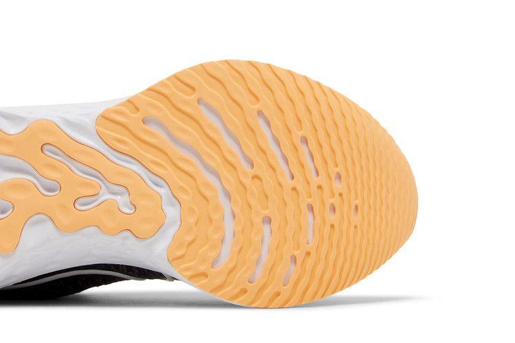 wmns-react-infinity-run-flyknit-3-cave-purple-orange-dd3024-502_04