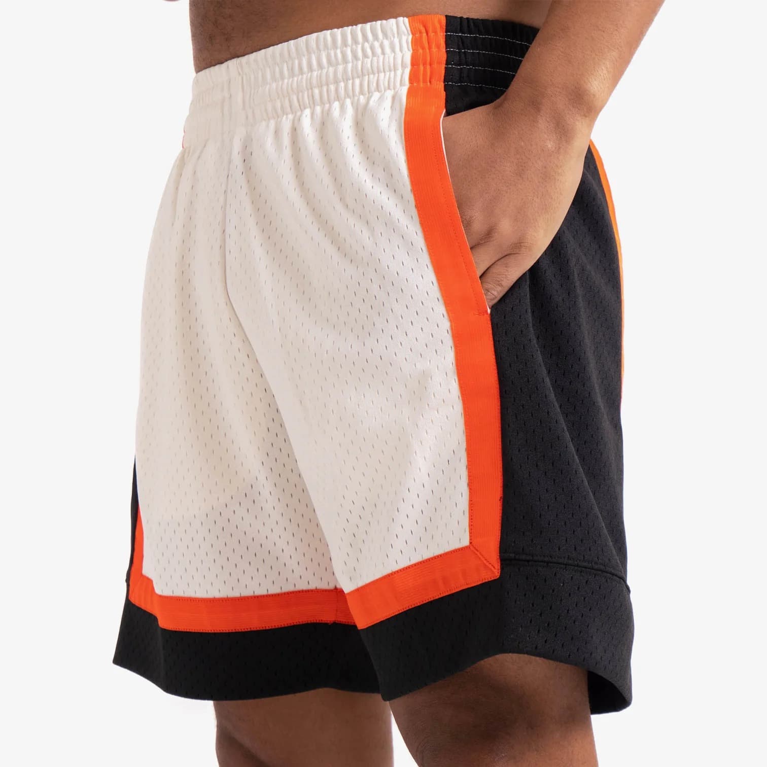 Mitchell-Ness-New-York-Knicks-Hardwood-Classics-Throwback-Off-White-Swingman-NBA-Shorts-2