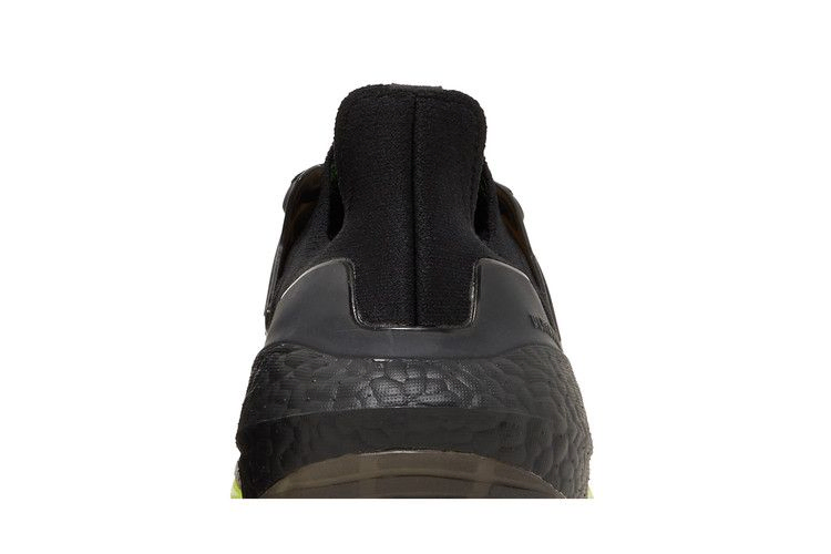Кроссовки adidas UltraBoost 22 'Black Solar Yellow'