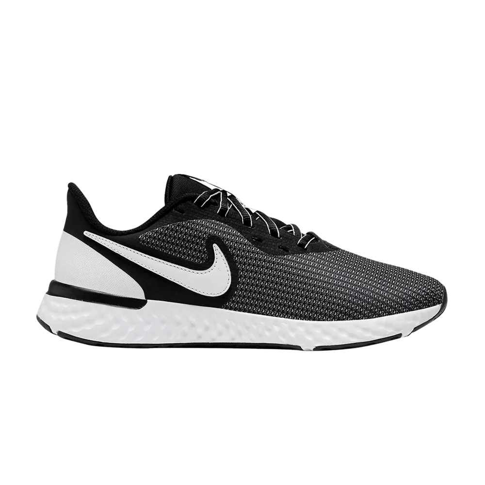 Krossovki-Nike-Wmns-Revolution-5-EXT-Black-White