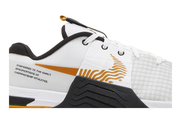Кроссовки Nike Metcon 8 'White Gold Suede'