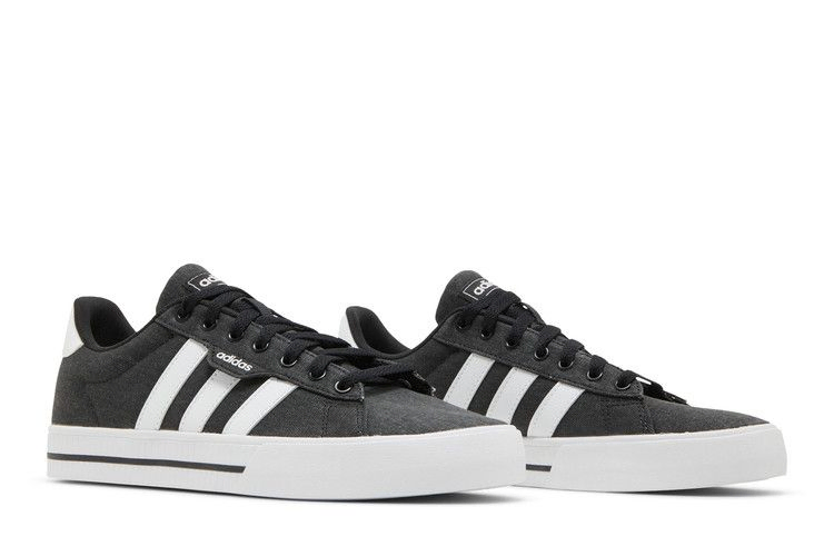 daily-3-0-black-white-fw7033_07