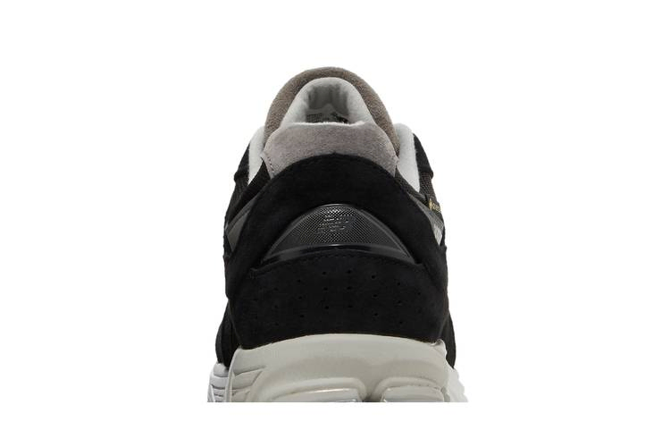 Кроссовки New Balance 2002R GORE-TEX 'Black Grey'