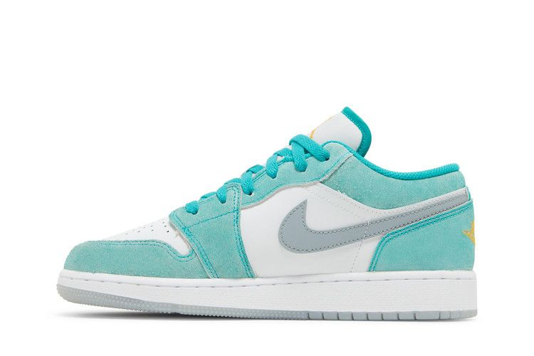 air-jordan-1-low-se-gs-new-emerald-do8244-301_02