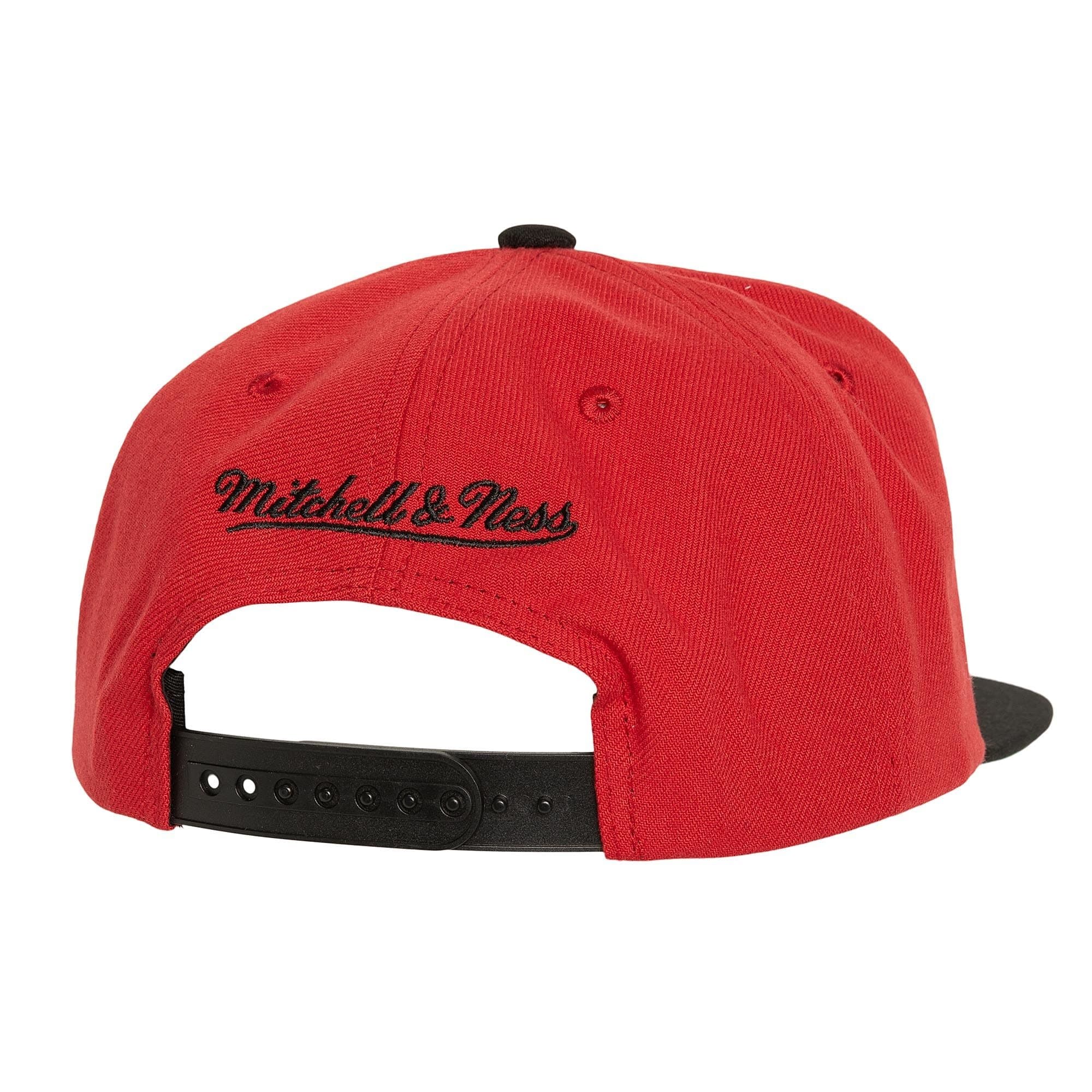 Бейсболка Mitchell & Ness City Love Snapback Chicago Bulls Hat