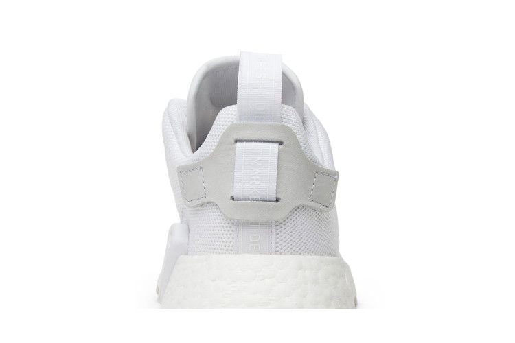 nmd_r2-running-white-cq2401_06