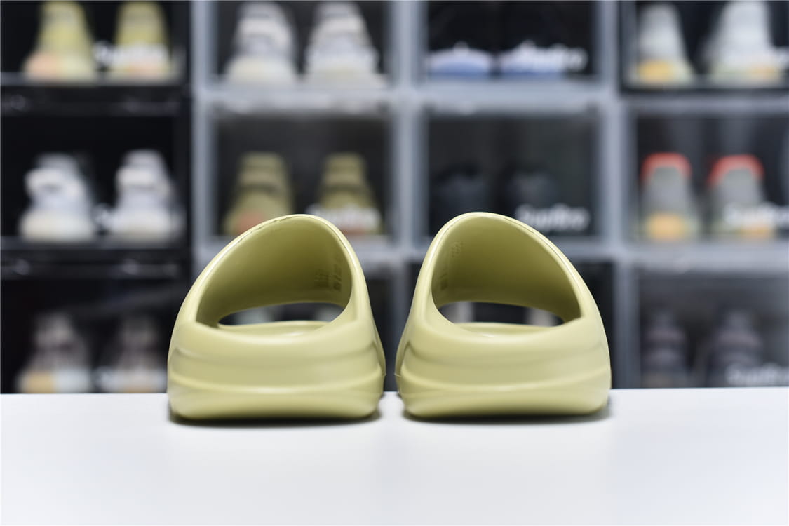 adidas-Yeezy-Slide-Resin-4