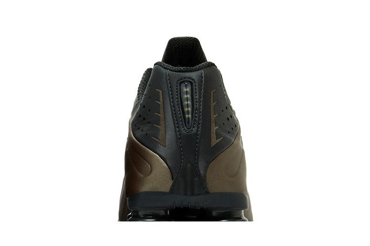 wmns-shox-r4-off-noir-ironstone-ar3565-007_06