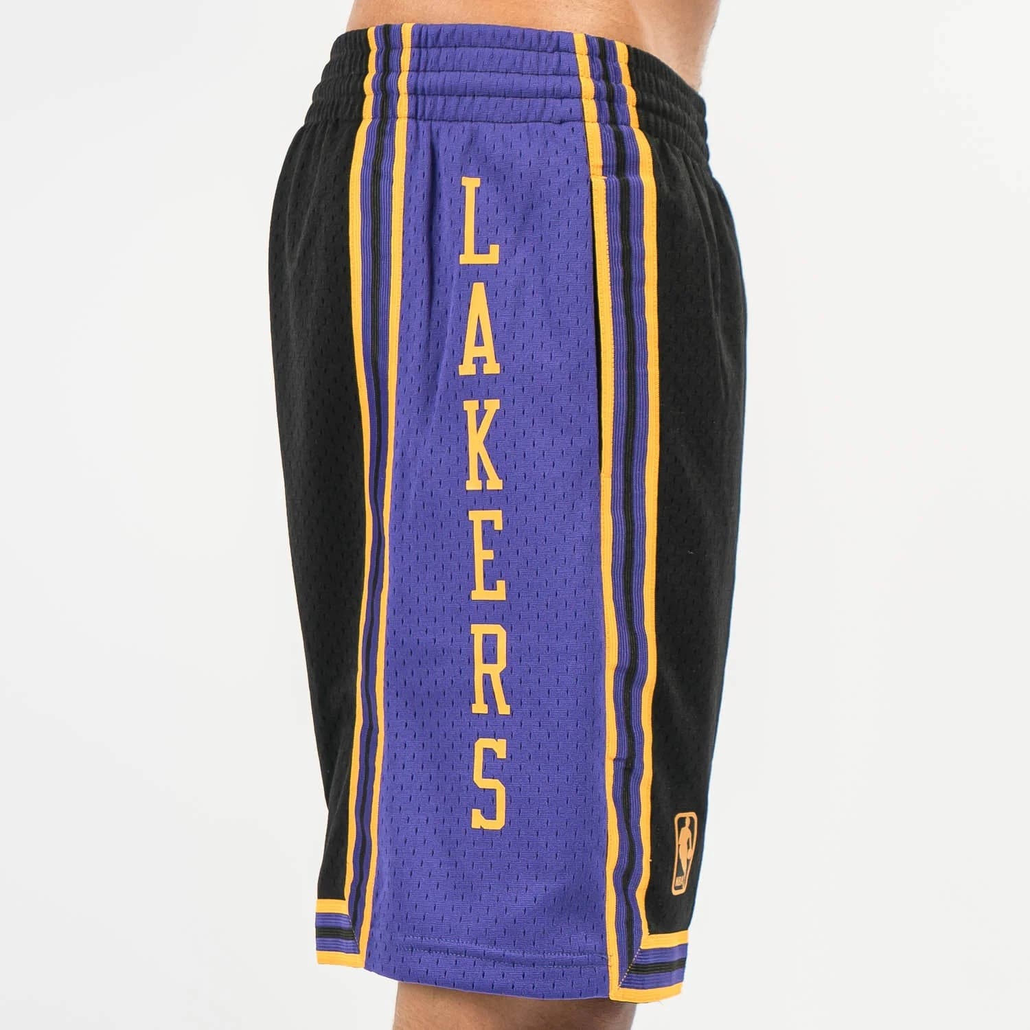 Mitchell-Ness-Los-Angeles-Lakers-1996-97-Hardwood-Classics-Throwback-Reload-Swingman-NBA-Shorts-4