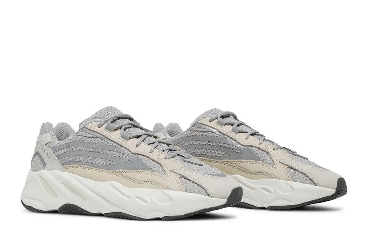 Krossovki-adidas-Yeezy-Boost-700-V2-Cream-7