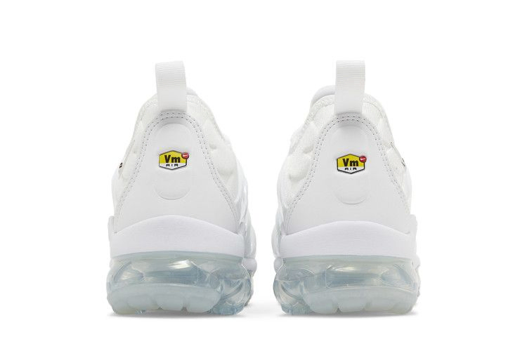 wmns-air-vapormax-plus-white-metallic-silver-fq8895-100_05