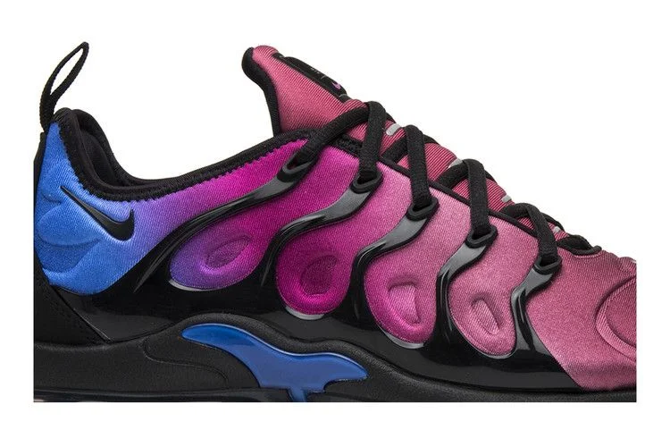 Кроссовки Nike Wmns Air VaporMax Plus 'Red Violet Blue'