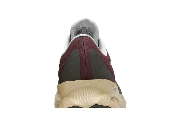 Кроссовки Asics Novablast 'Brown Burgundy'