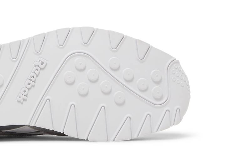 classic-nylon-pure-grey-gy7233_04