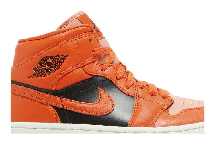 Кроссовки Wmns Air Jordan 1 Mid SE 'Rush Orange'