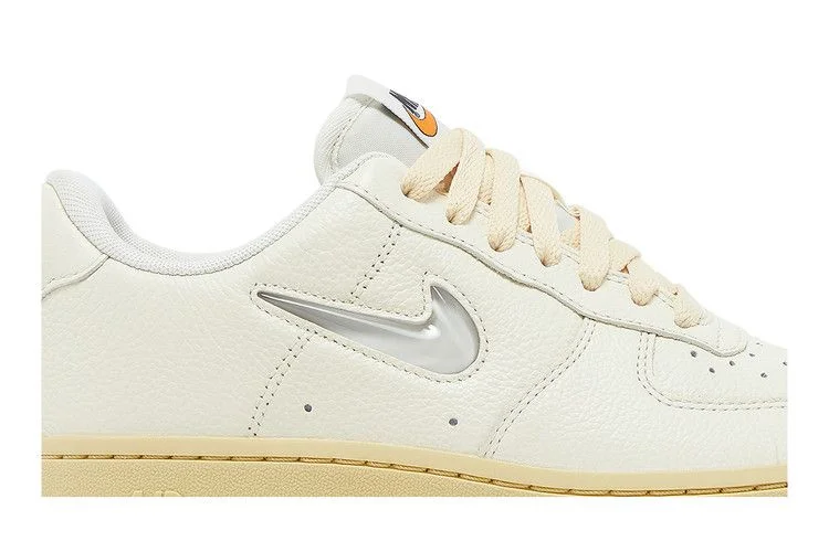 Кроссовки Nike Wmns Air Force 1 '07 LX 'Coconut Milk'