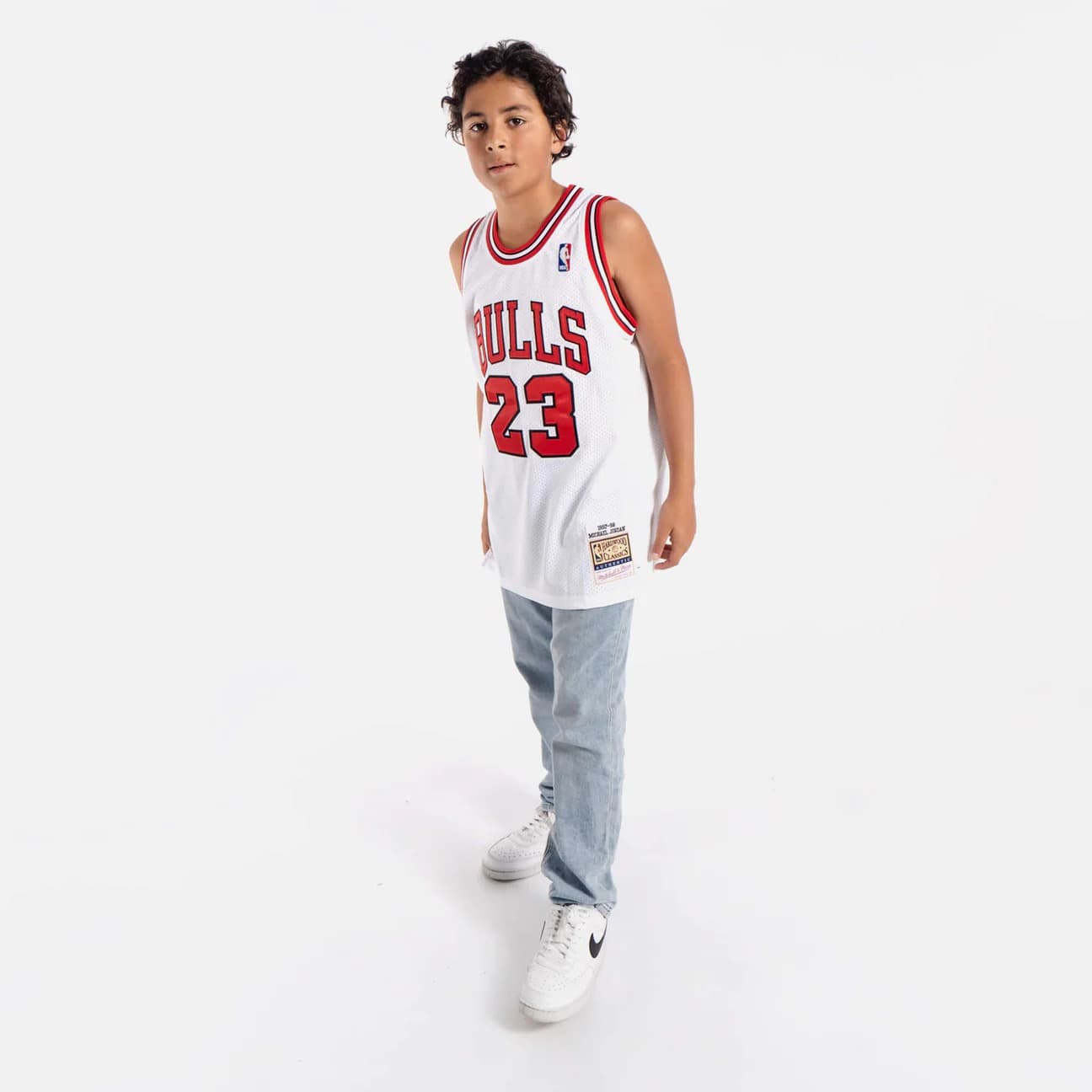 1997-98-Chicago-Bulls-Michael-Jordan-23-Youth-Authentic-White-Jersey-3