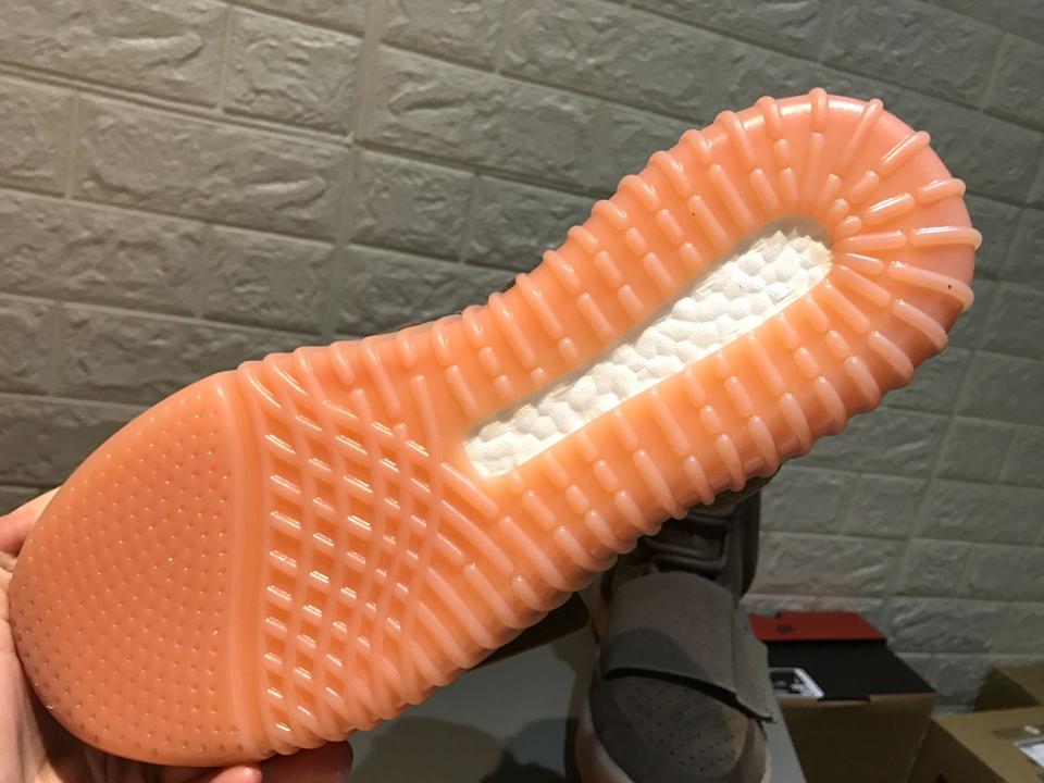 Кроссовки adidas Yeezy Boost 750 Light Brown Gum Chocolate