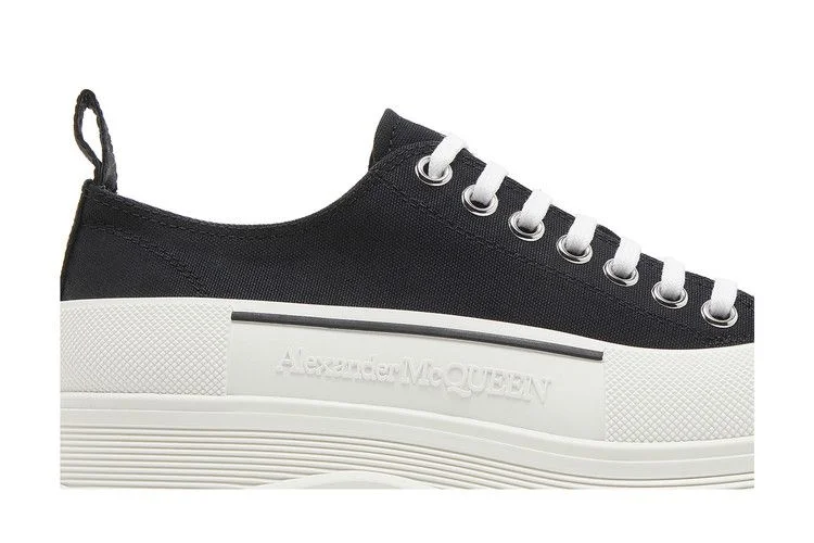 Кроссовки Alexander McQueen Tread Slick Lace Up 'Black White'