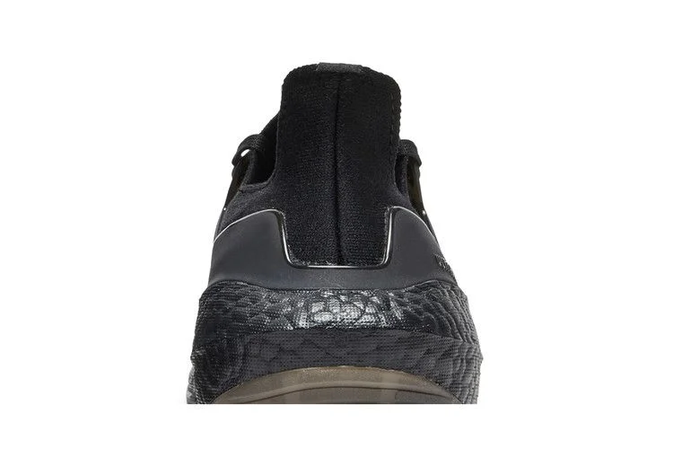 Krossovki-adidas-UltraBoost-22-Triple-Black-6