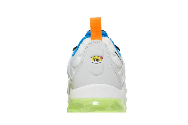 wmns-air-vapormax-plus-photon-dust-volt-dq4695-001_06