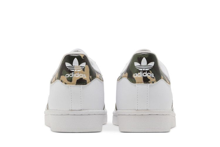 superstar-big-kid-white-camo-hq4287_05