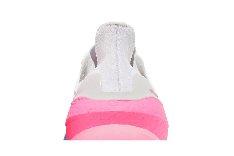 wmns-ultraboost-22-white-gradient-gv8830_06