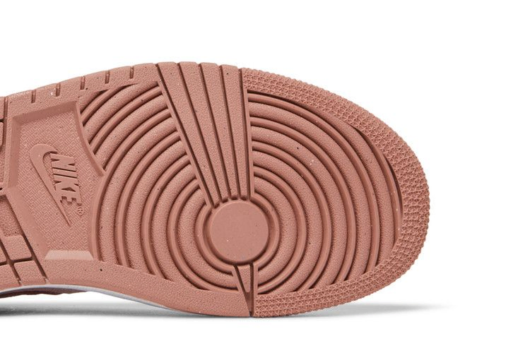 Кроссовки Wmns Air Jordan 1 Low SE 'Pink Velvet'