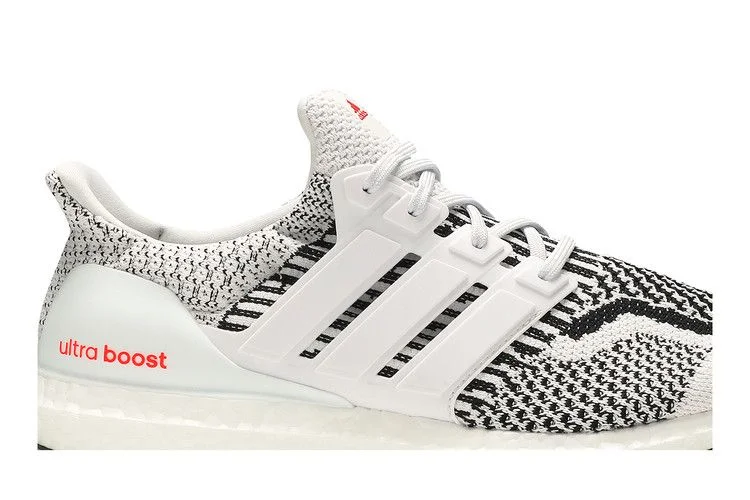 Кроссовки adidas UltraBoost 5.0 DNA 'Zebra'