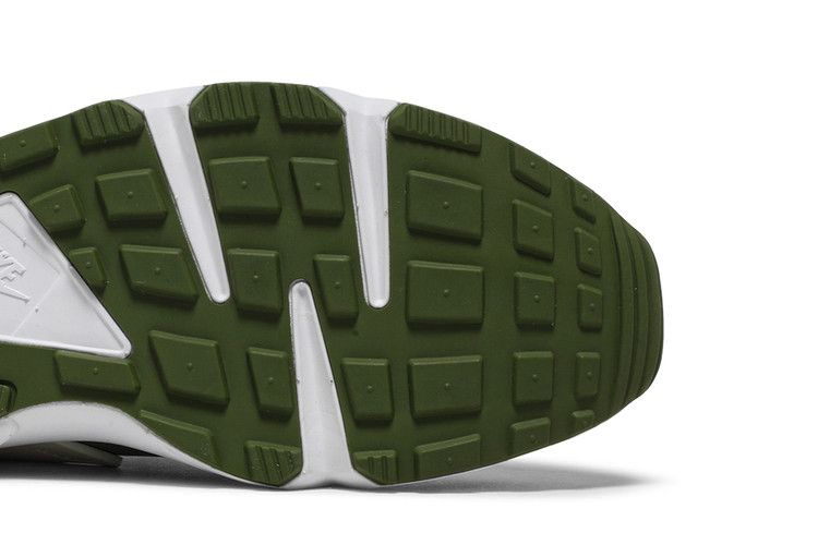 stussy-x-air-huarache-le-dark-olive-2021-dd1381-300_04