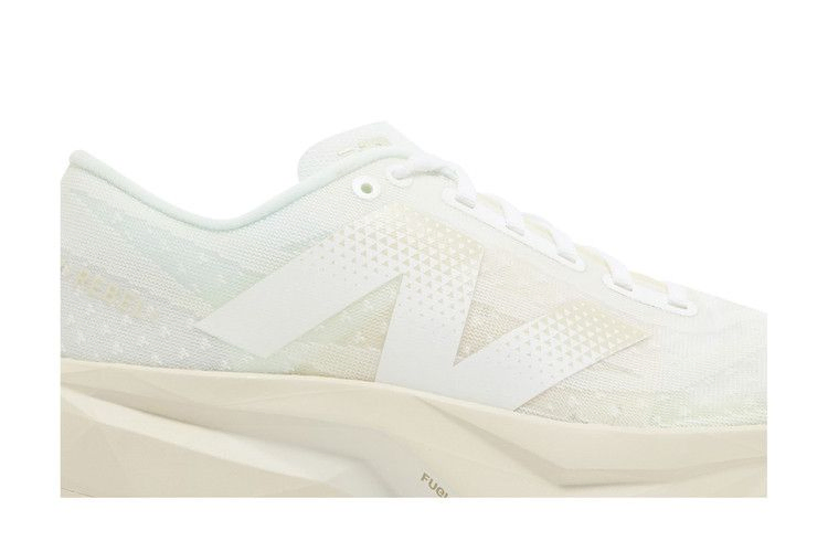Кроссовки New Balance Wmns FuelCell Rebel v4 'White Linen'