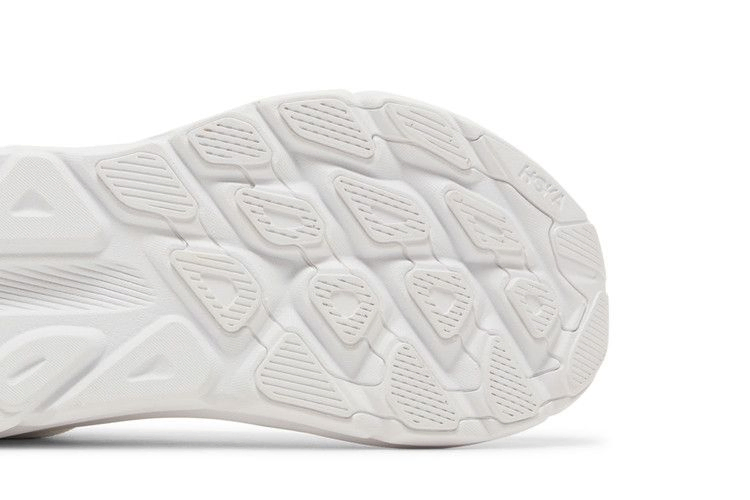 wmns-clifton-9-wide-triple-white-1132211-wwh_04