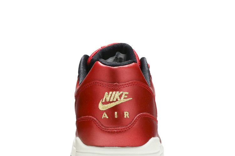 Кроссовки Nike Air Max 1 'Gold Sequin'