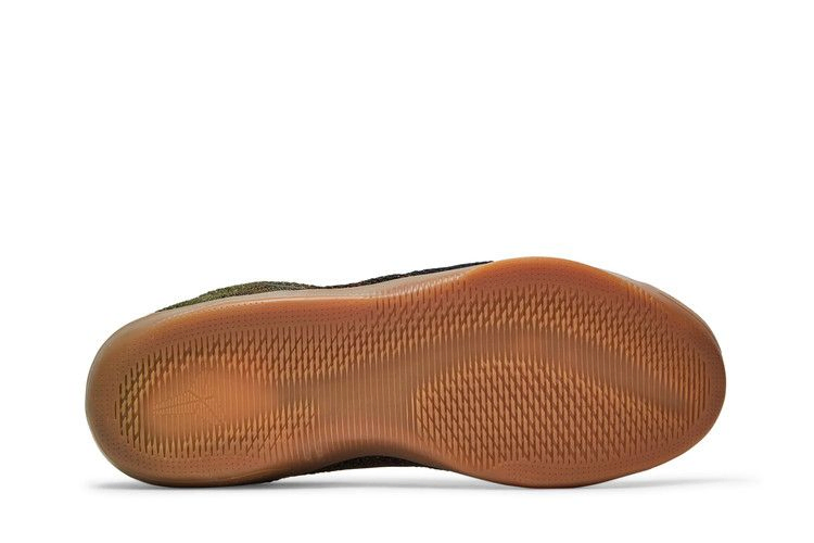 kobe-11-black-horse-824463-063_03