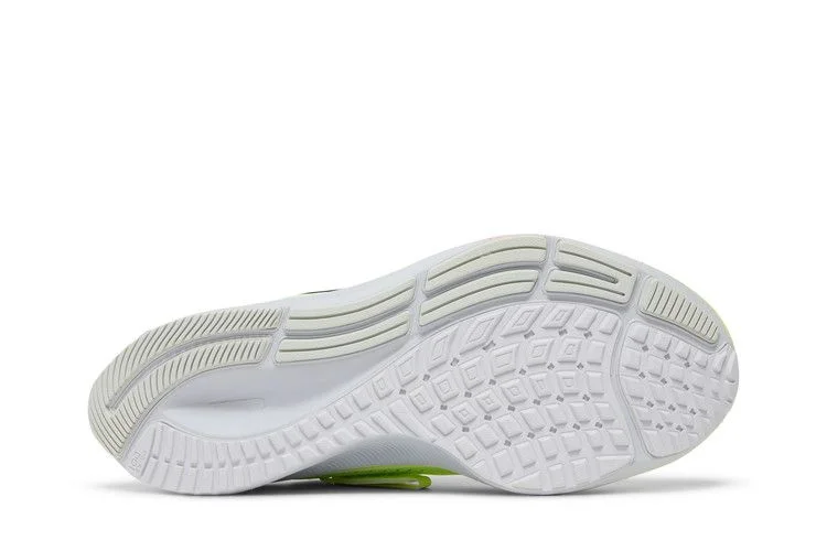 Кроссовки Nike Air Zoom Pegasus 38 FlyEase Extra Wide 'Barely Volt'