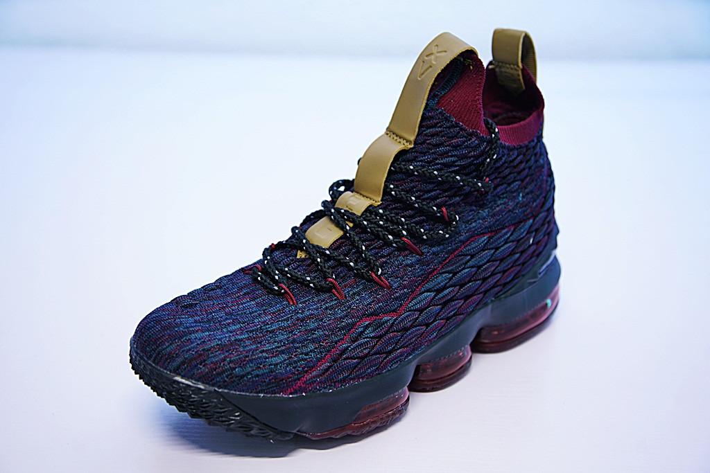 Кроссовки LeBron 15 EP New Heights