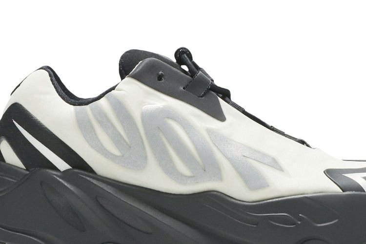 yeezy-boost-700-mnvn-infant-bone-fy3731_01
