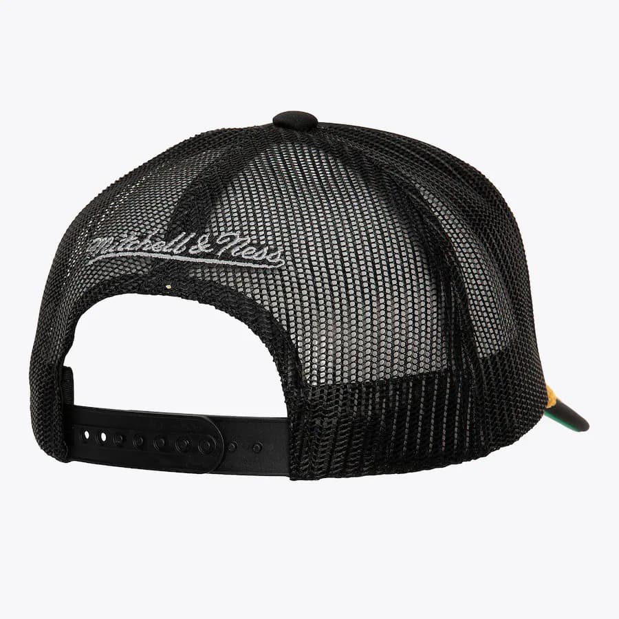 Бейсболка Mitchell & Ness Black Georgetown Hoyas Gold Leaf Trucker Adjustable Hat