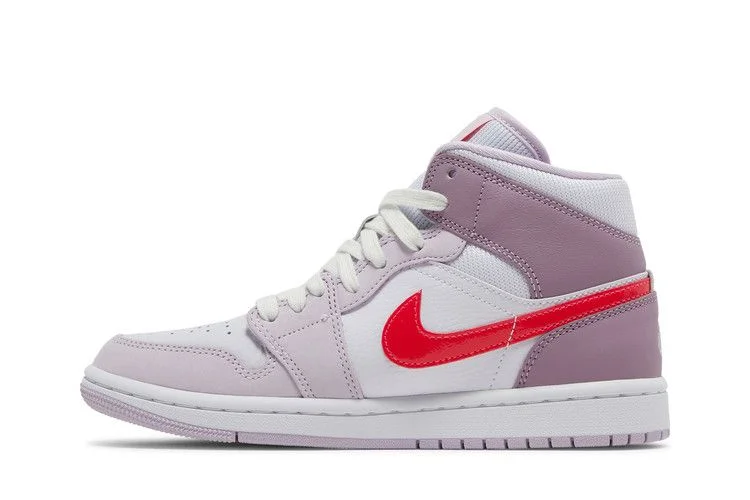 Кроссовки Wmns Air Jordan 1 Mid 'Valentine's Day'