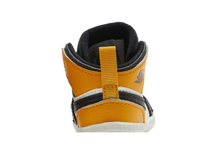 air-jordan-1-crib-bootie-yellow-toe-at3745-711_06