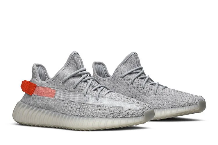 Krossovki-adidas-Yeezy-Boost-350-V2-Tail-Light-7