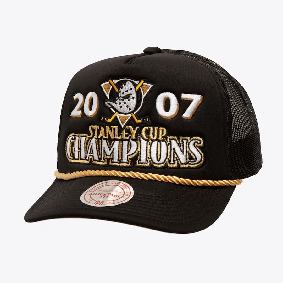 Бейсболка Mitchell & Ness Black Anaheim Ducks Golden Champs Trucker Snapback Hat