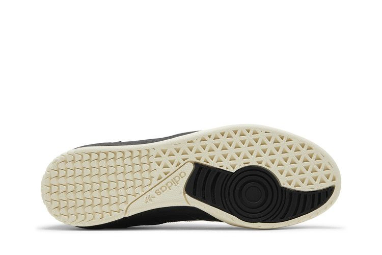 copa-nationale-black-white-fy0498_03
