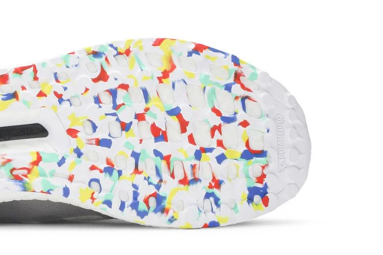 Krossovki-adidas-UltraBoost-Mid-Multicolor-White-4