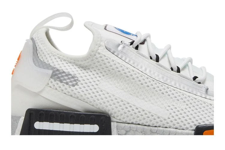 Krossovki-NASA-x-adidas-NMD_R1-Spectoo-Footwear-White-1