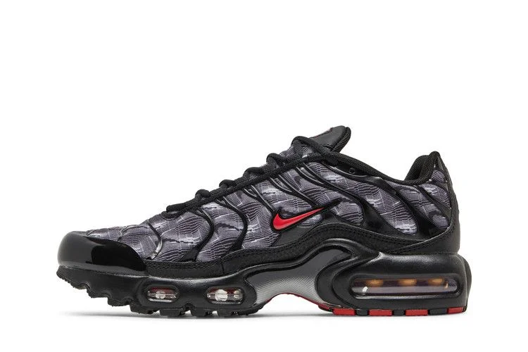 Krossovki-Nike-Air-Max-Plus-GS-Black-University-Red-2