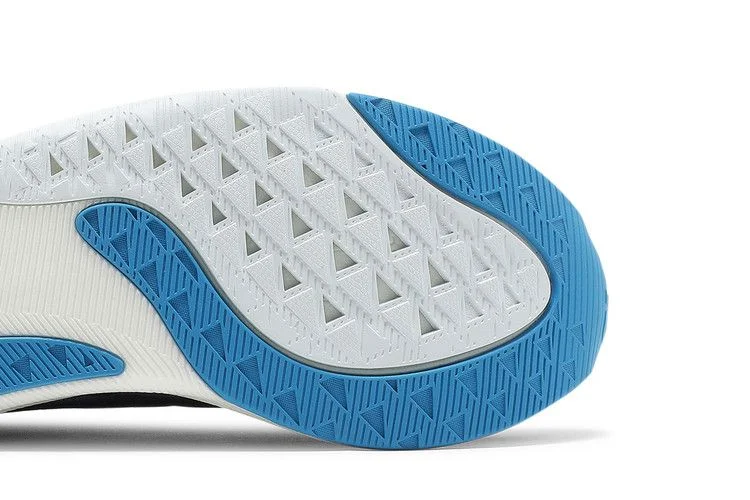Krossovki-New-Balance-FuelCell-Rebel-v2-Eclipse-4