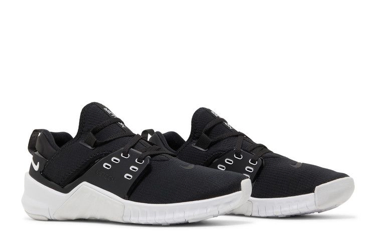 wmns-free-metcon-2-black-white-cd8526-002_07
