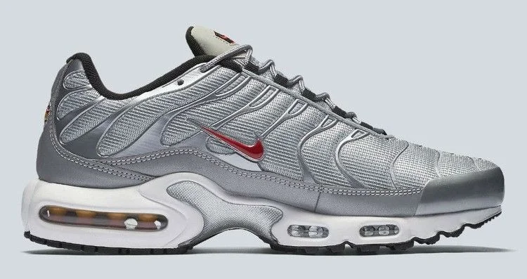 Krossovki-Nike-Air-Max-Plus-QS-Silver-Bullet-2