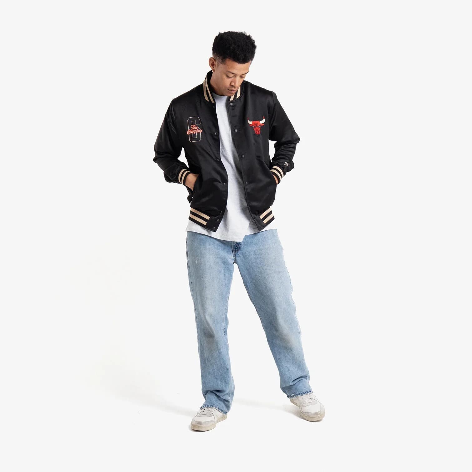 Сатиновая Куртка New Era Chicago Bulls NBA Lightweight Satin Jacket